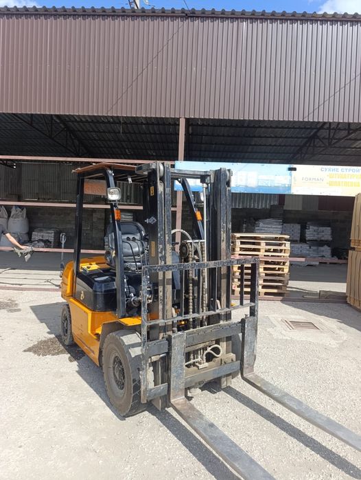 Продам вилочный погрузчик