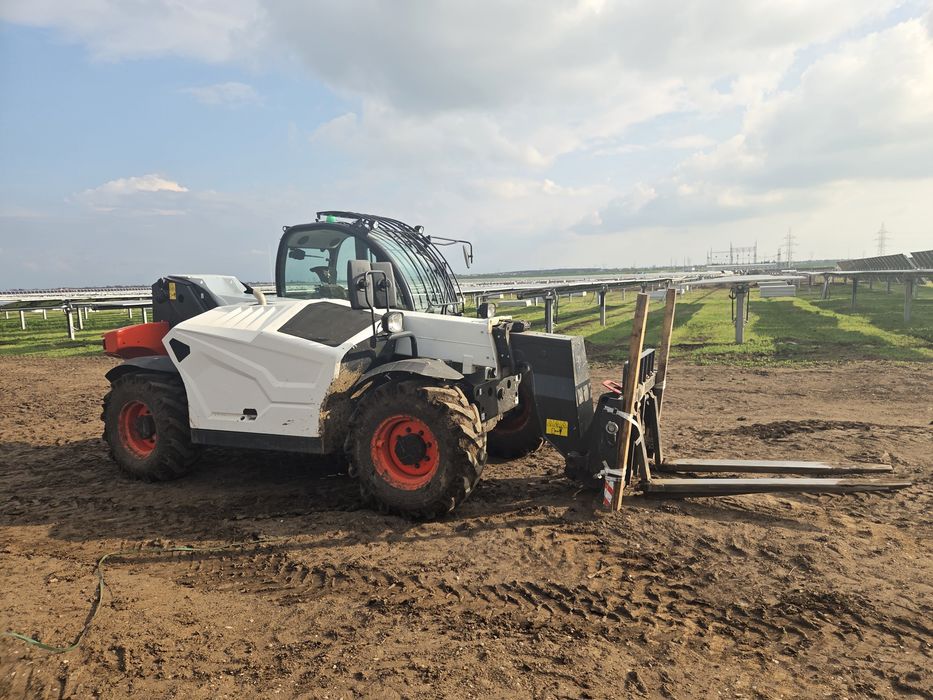 Închiriez incarcator telescopic/manipulator marfa/ Bobcat, Manitou
