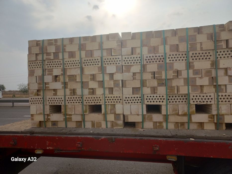 Кирпич строительный пустотелый