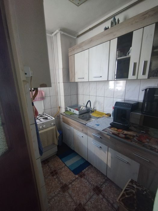 Primesc o doamnă în gazdă în garsonieră pe termen lung .