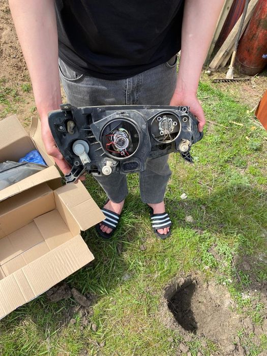 Продам 2 шт фары Калина 2