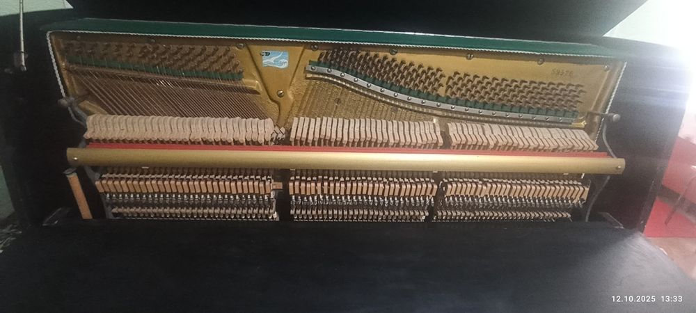 Pianino sotiladi 2ta pedalli rangi qora Kuban narxi 200 000 kami bor