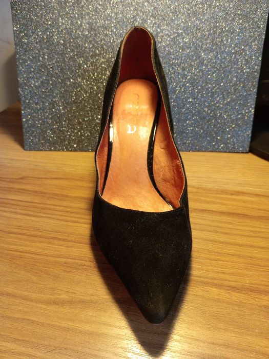 Продам замшевые туфли