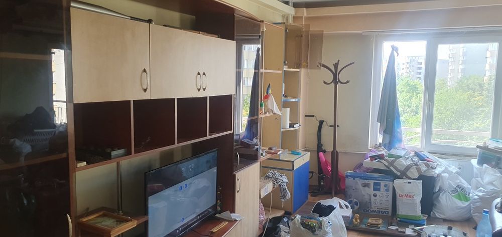 Vând seturi complete mobilier ,, unele deteriorate mai mult ,, altele în stare bună și f buna