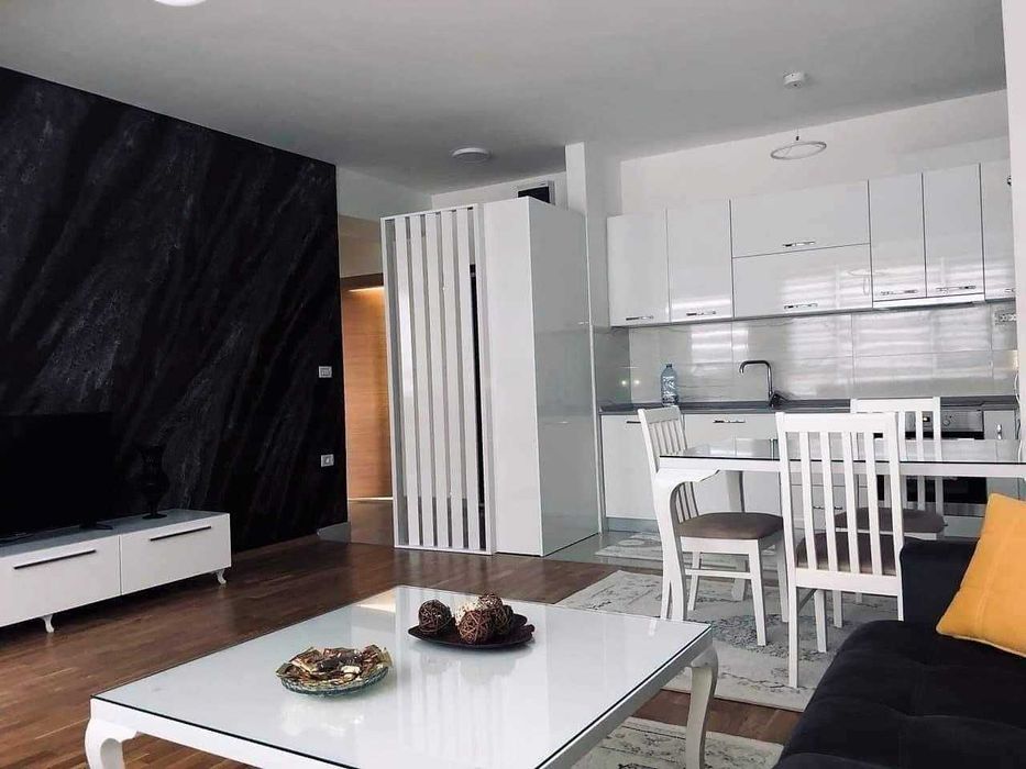 Дава се под наем Двустаен апартамент в Бургас, Славейков - 50 кв.м за 219.3 € - Снимка #1