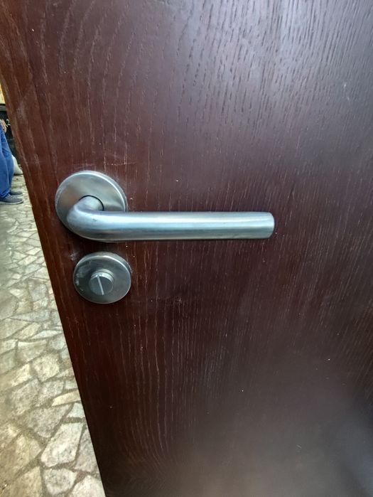 Масивни врати без каса