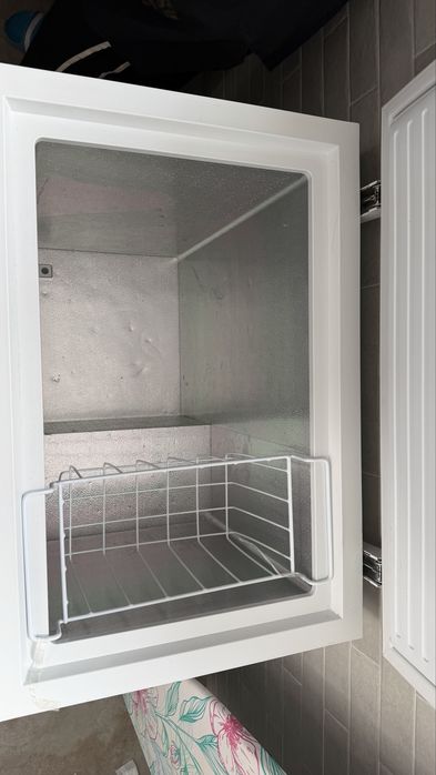 Продается  морозильный ларь AVA