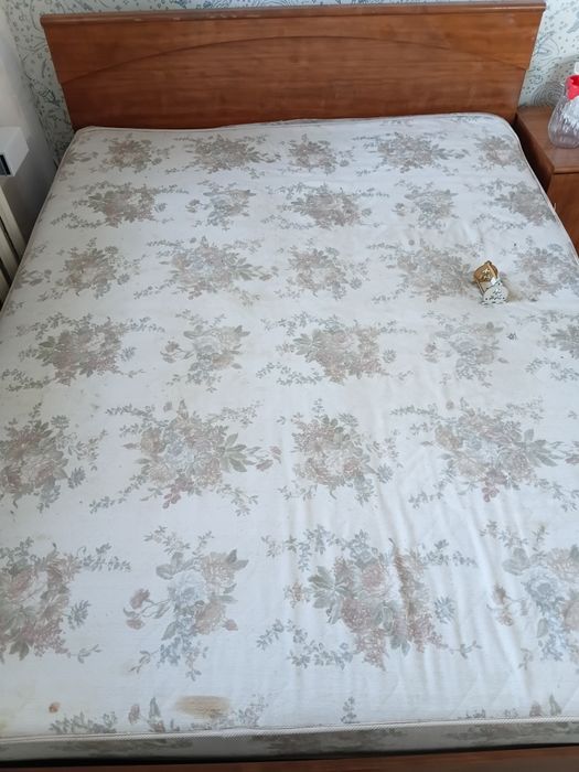 Продам двух спала имеется тумбачка .