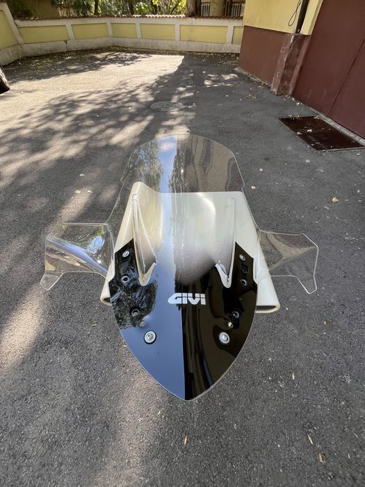 Висока слюда/стъкло Givi и държач стойка телефон/нави Yamaha Xmax