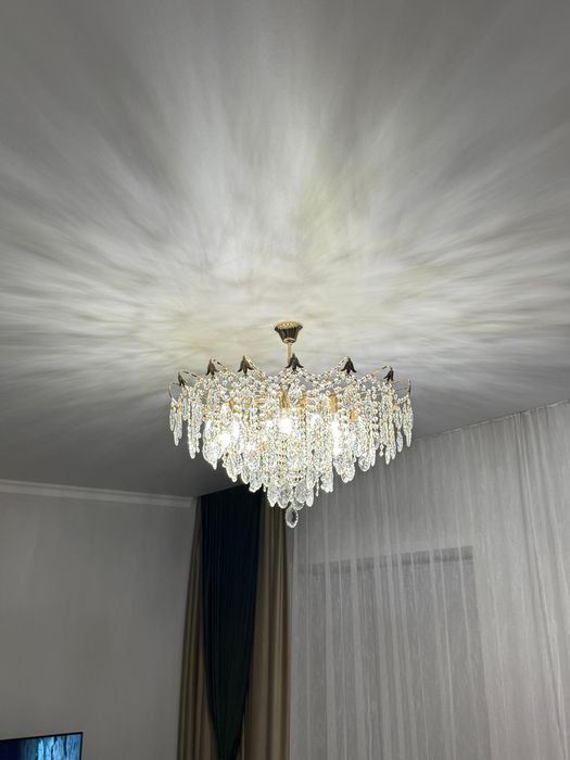 Люстра в гостиную очень красивая