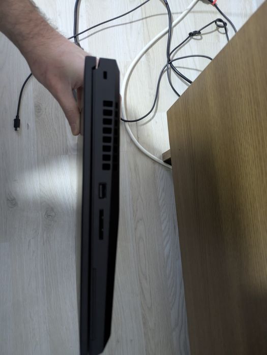 Thinkpad p15 Gen1, i7 10750H, 32 gb ram, 4k, Nvidia Quadro 1000 4gb