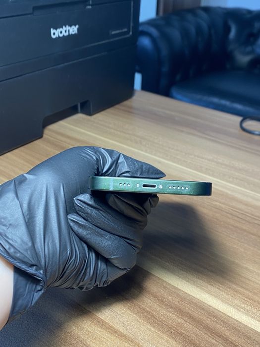 iPhone 13• 256 GB • Green