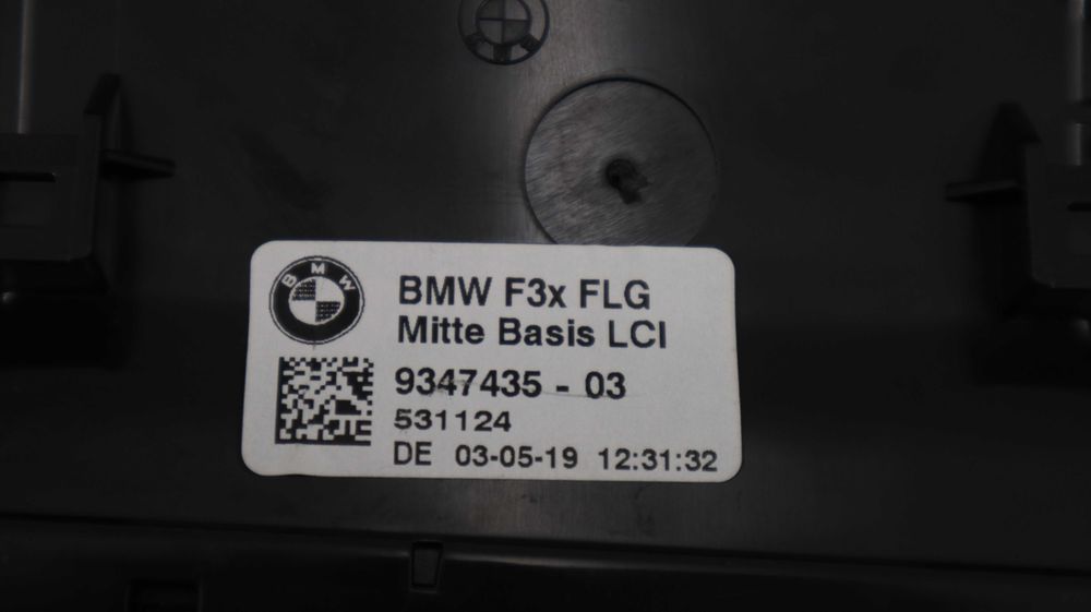 Лайсна табло БМВ Ф20 Ф21 Ф22 Ф23 Фейс BMW F20LCI F21LCI F22LCI F23LCI Черна с червен матов кант