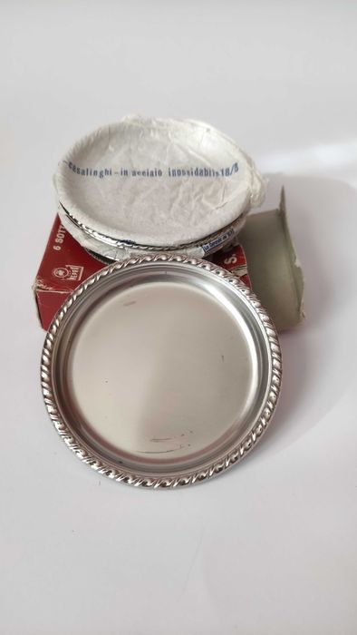 Нов комплект от 6 бр.поставки за чаши от неръждаема стомана