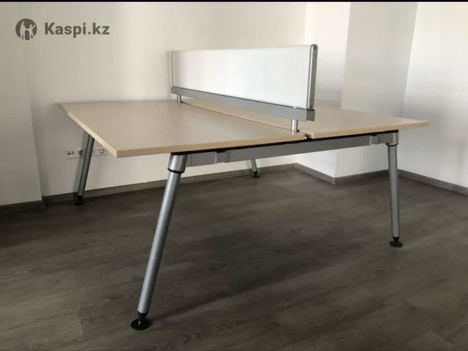 Офисные столы Herman Miller