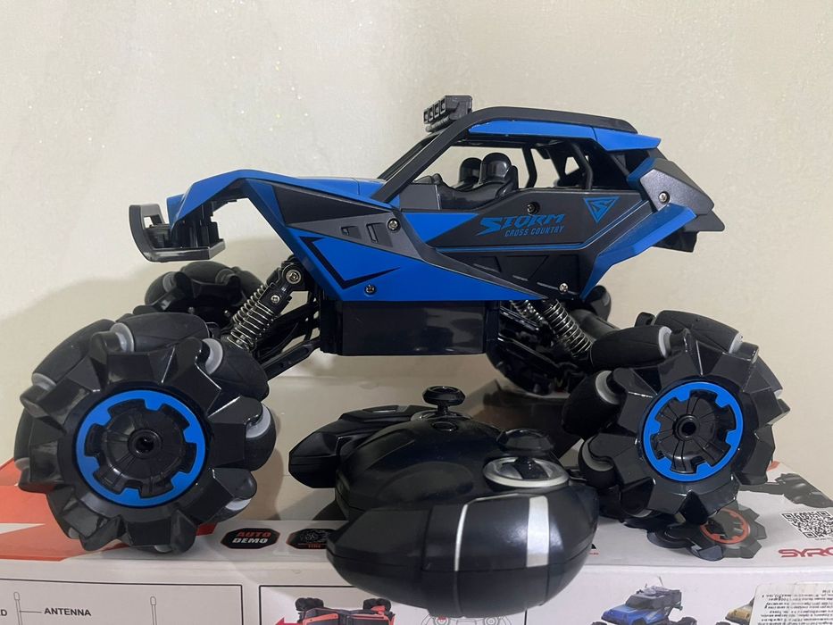 Машинка на пульту управления