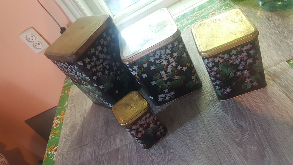 Банки железные        .