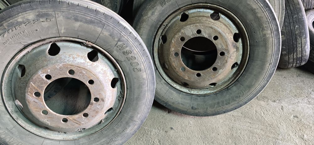 Продам шины 275 .70.R22.5