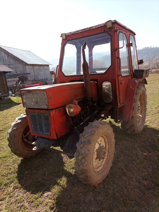 Vând tractor 4x4