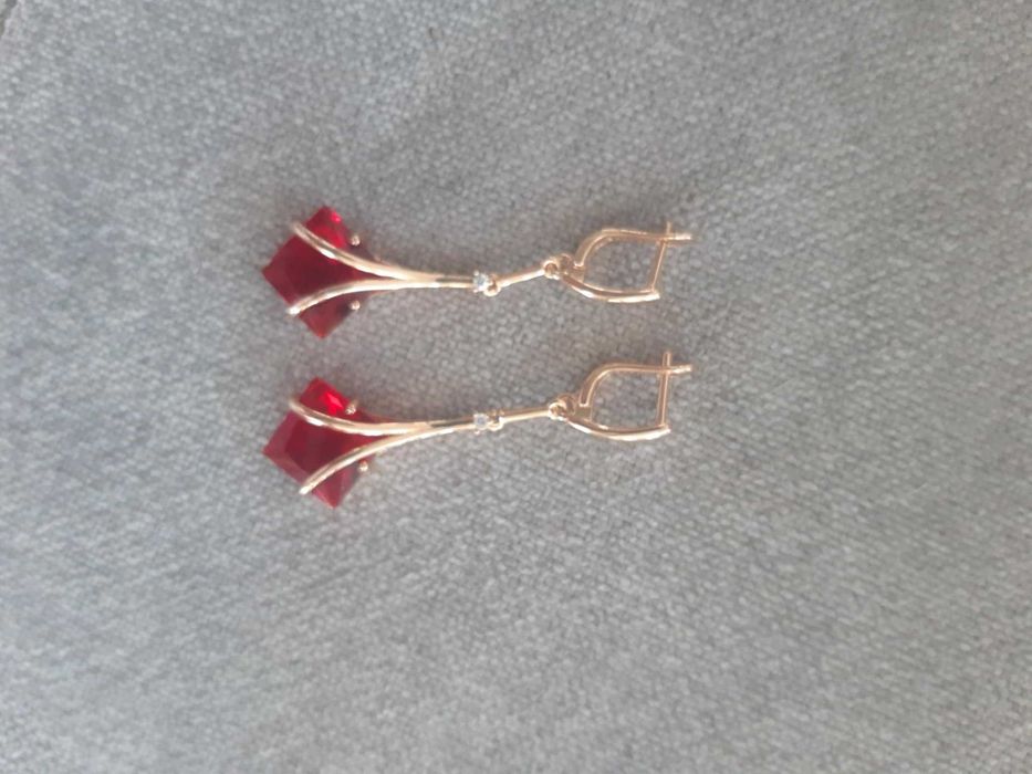 дълги обеци с червен камък