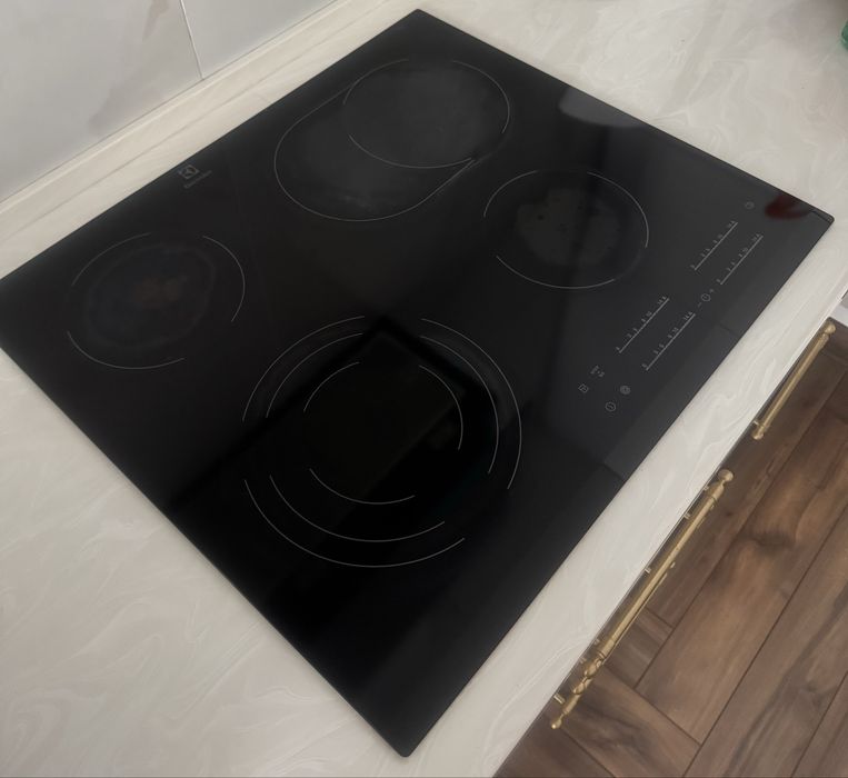 Электрическая плита Electrolux