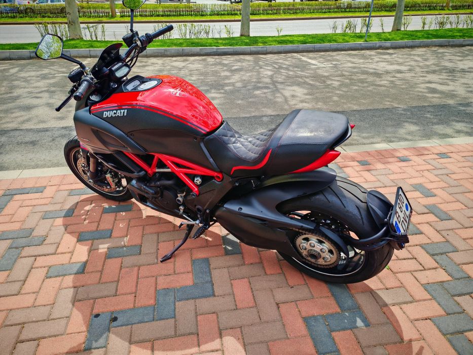 Ducati Diavel  Carbon Edition  ( schimb cu Auto )