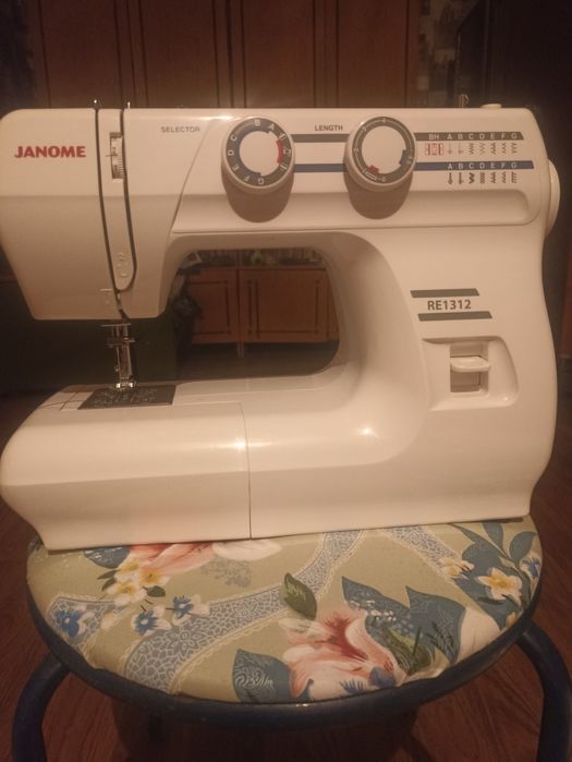 Продам швейную машину