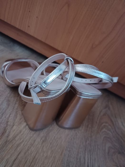 Sandale cu toc femei