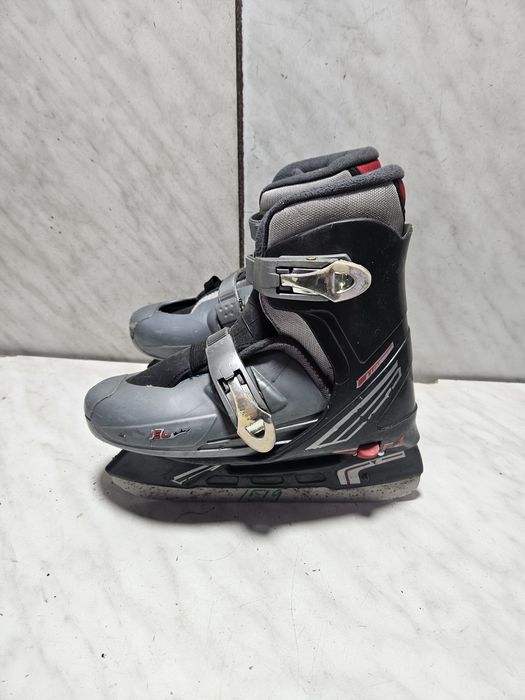 Patine 1519 gheata reglabile marime  32-33-34-35 .