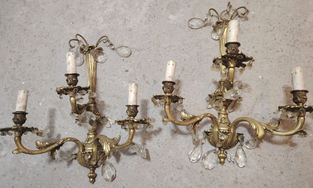 Superb set de aplice de dimensiuni mari din bronz masiv și elemente din cristal in stilul francez Louis,piese cu o lucrătură de o foarte mare finețe
