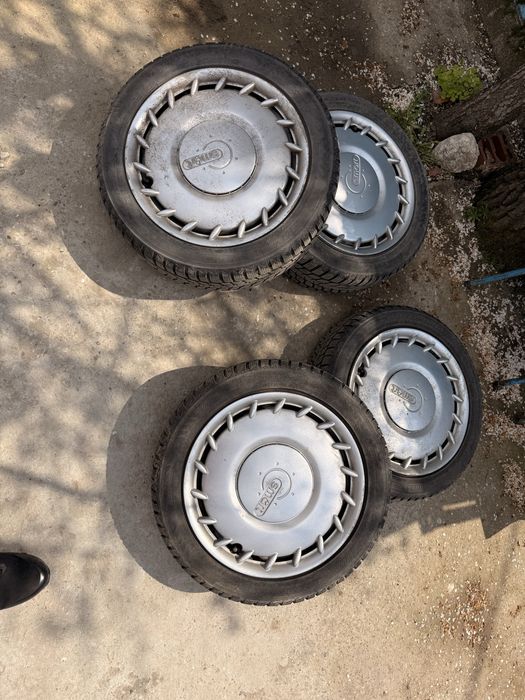 Продавам зимни гуми с джанти с тасове за Smart
