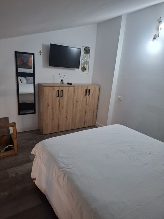 Garsoniera la curte zona centrala