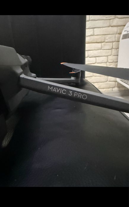 Продавам DJI Mavic 3 Pro Fly More Combo (DJI RC) – Отлично състояние + Подарък ND филтри