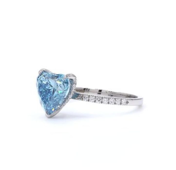 Inel logodna Diamant 3.33 carate alb si albastru inima E VS1 superb