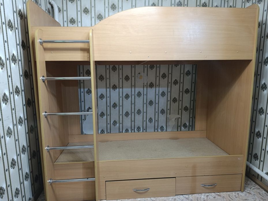 Продам двухярусную кровать