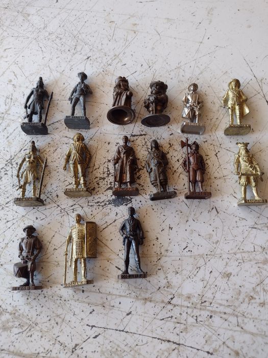 Метални фигури от Кореком