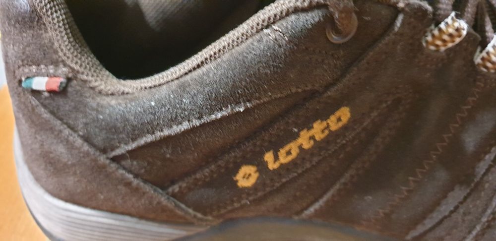 Продам кроссовки