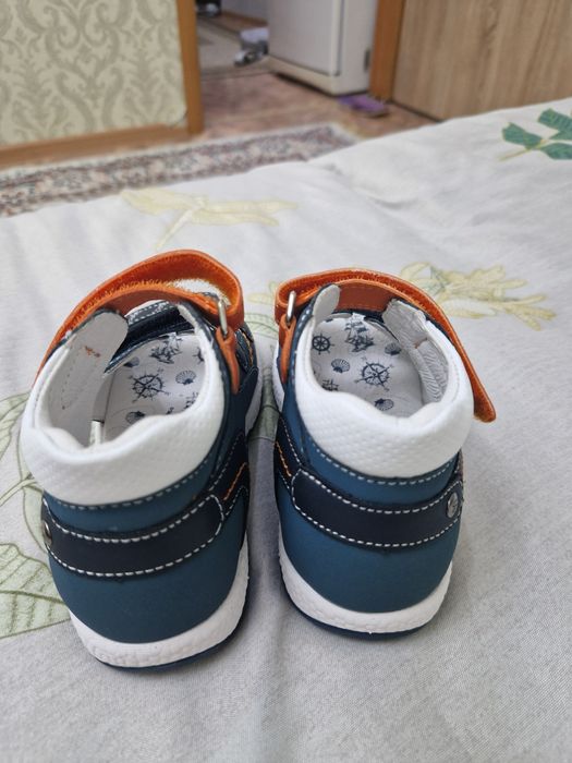 Продам сандалии на мальчика