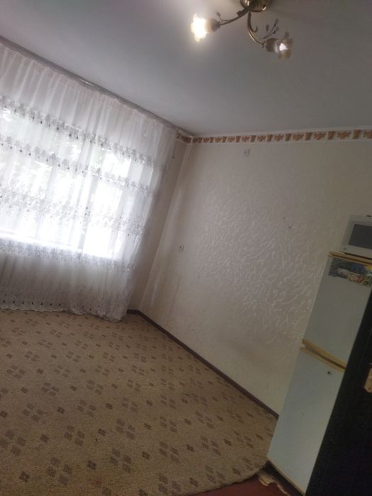 Сдам 1/2/4 в бывшем общежитии 270$ ,на метро БИЙ,М.Горького,ванна,туал