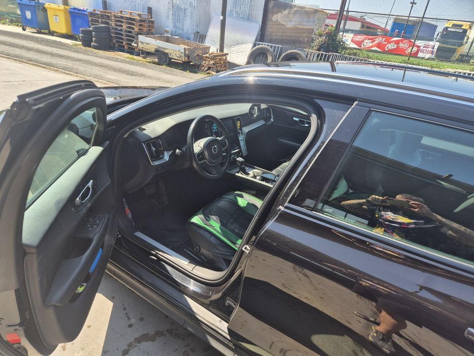 Volvo v60 county cross  2.0 d  196 cp