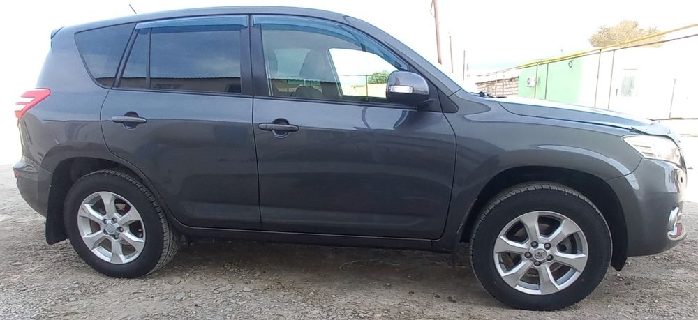 Тоайота рав 4 . 2012