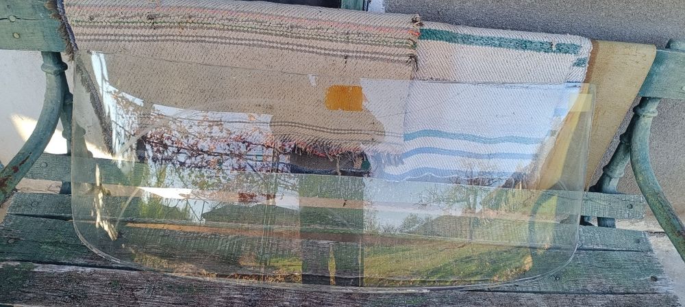 Здравейте продавам стъкла за москвич 2140Д