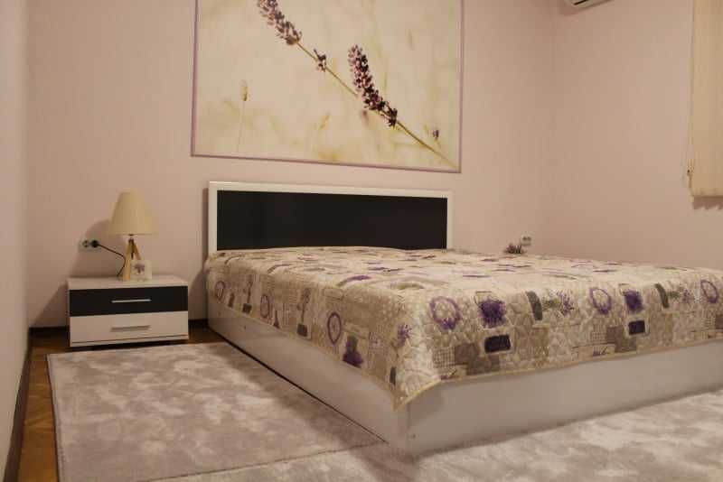 Дава се под наем Тристаен апартамент в Пловдив, Център - 80 кв.м за 408 € - Снимка #2