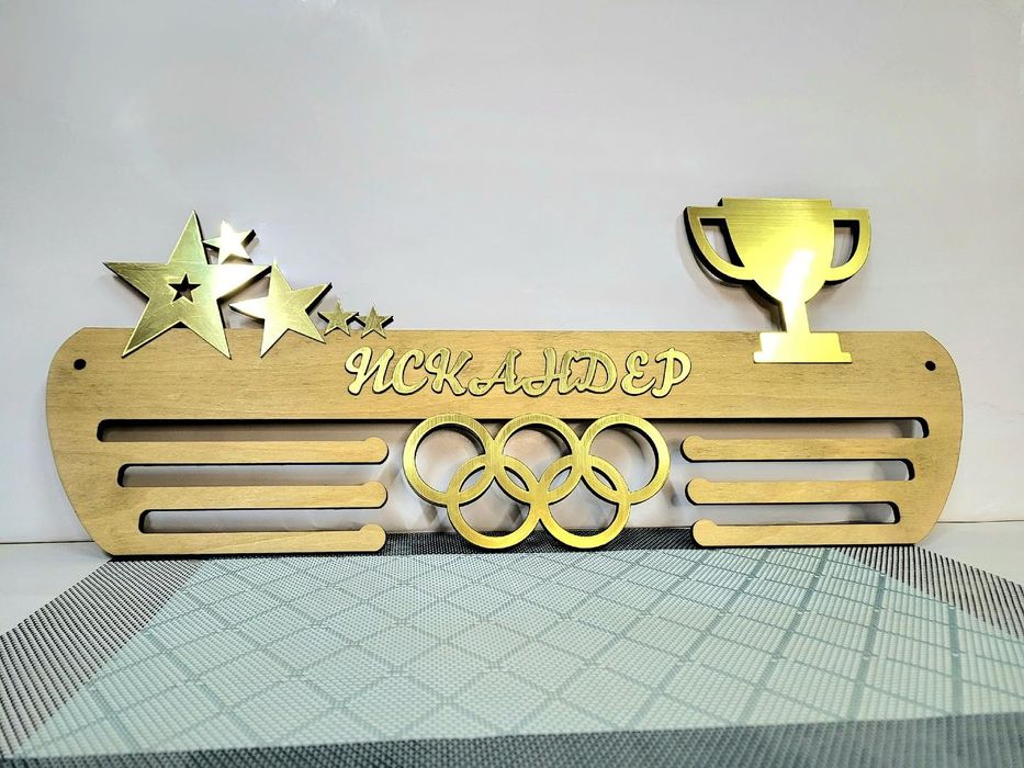 Медальница из дерева