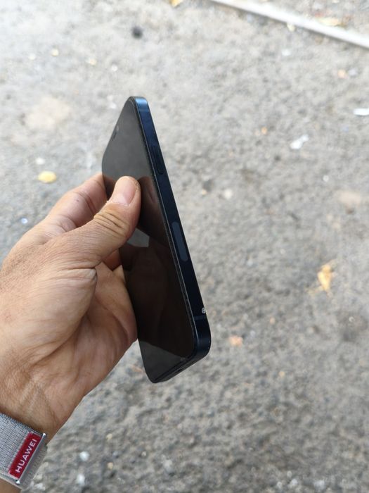 Продам айфон 12 на 128 гб.