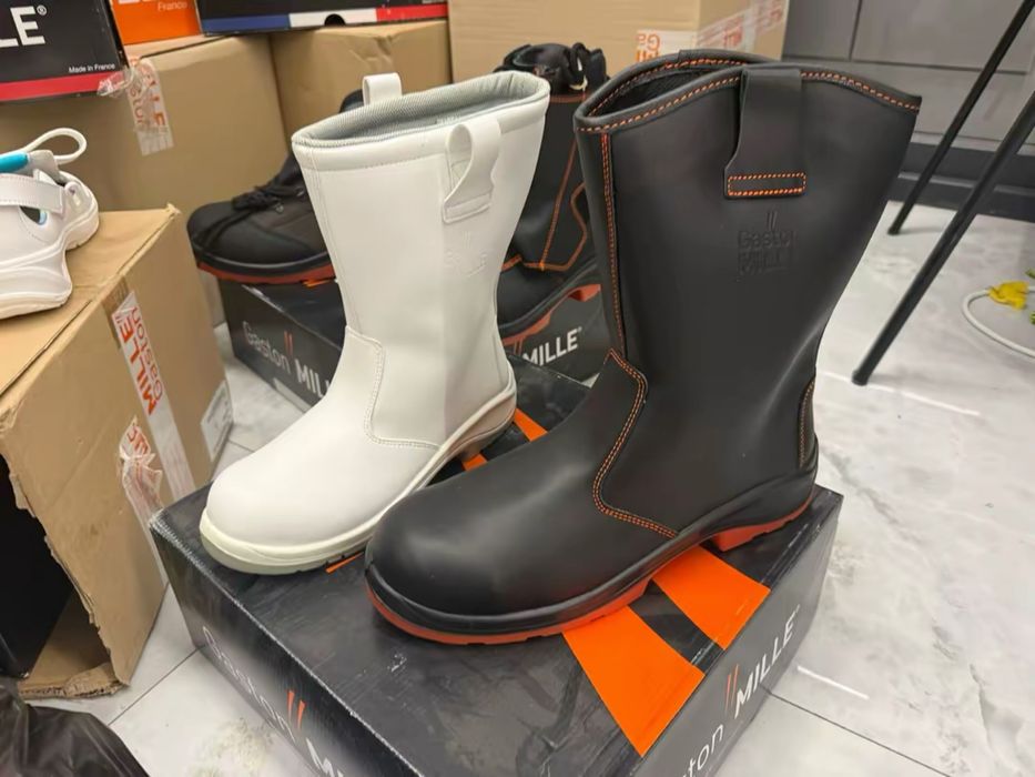 Vand un lot de marfa bocanci de munca 3600 buc