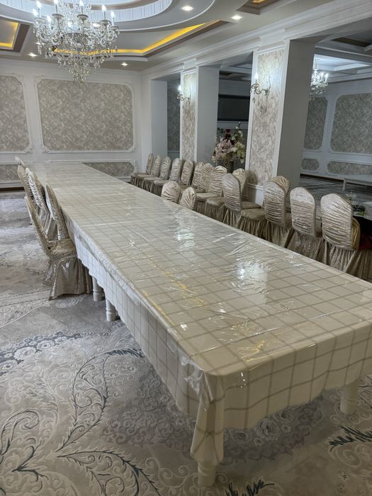 Стол для гостей