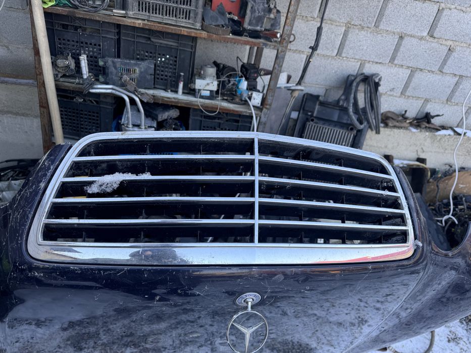 Mercedes 210 капот