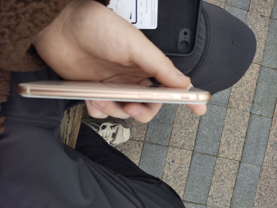 Продам айфон 8 64гб