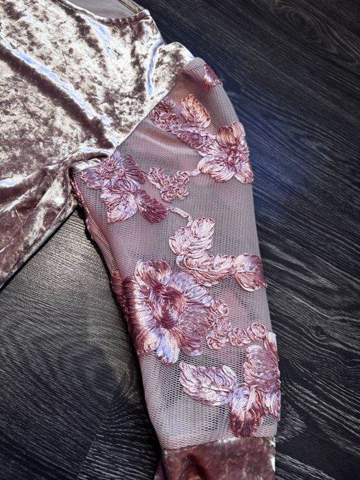 Rochie  damă catifea  mar 38/40    nouă la  60 lei  Timișoara